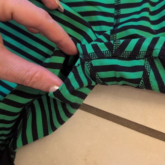 Lululemon Rare Seawheeze Run Inspire Crop II Green Insect Bugs print FLAWED 8 - Picture 6 of 10